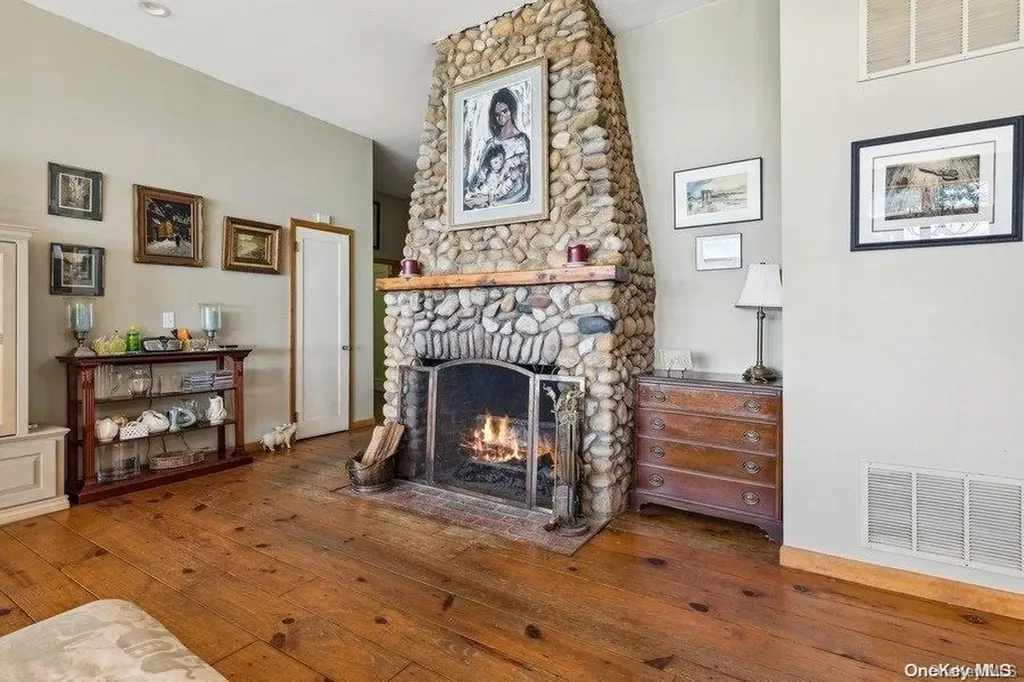 1487 Peconic Bay Boulevard Laurel NY 11948