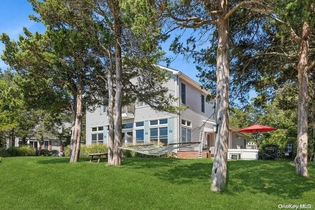 1487 Peconic Bay Boulevard Laurel NY 11948