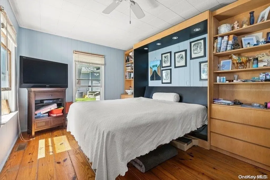 1487 Peconic Bay Boulevard Laurel NY 11948