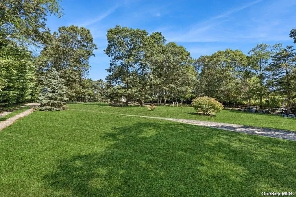 1487 Peconic Bay Boulevard Laurel NY 11948