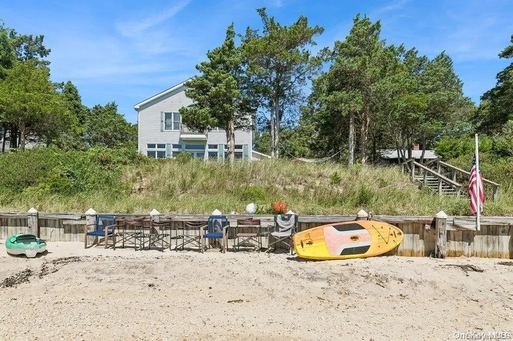 1487 Peconic Bay Boulevard Laurel NY 11948