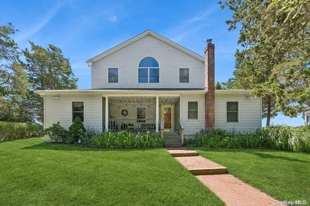 1487 Peconic Bay Boulevard Laurel NY 11948