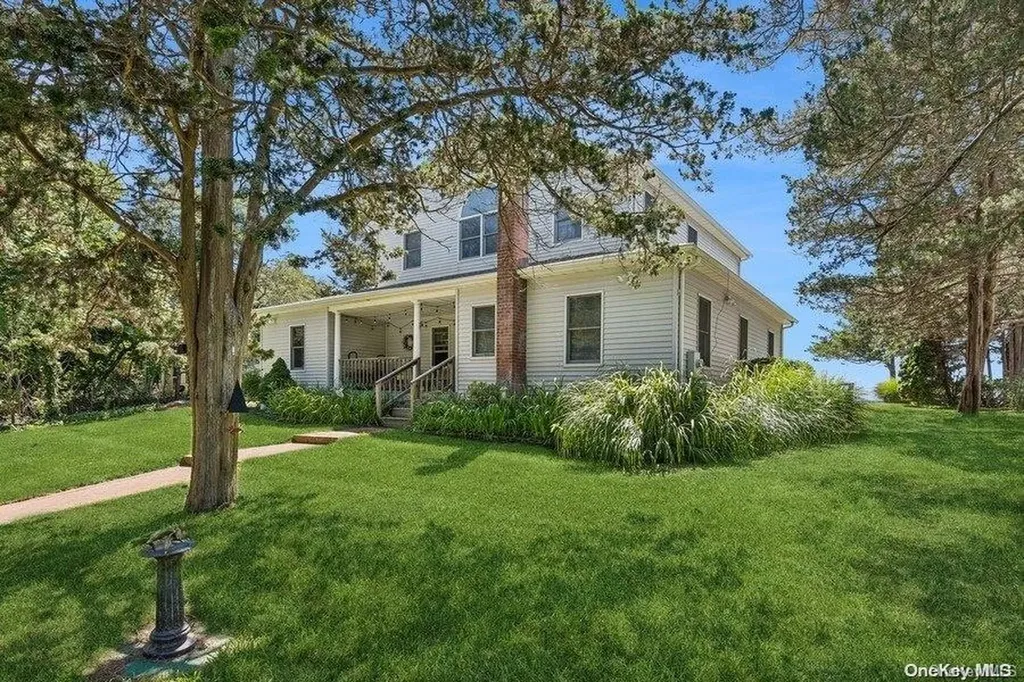 1487 Peconic Bay Boulevard Laurel NY 11948