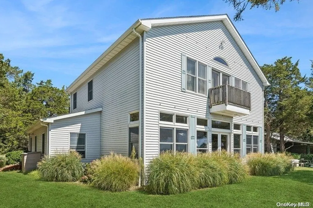 1487 Peconic Bay Boulevard Laurel NY 11948