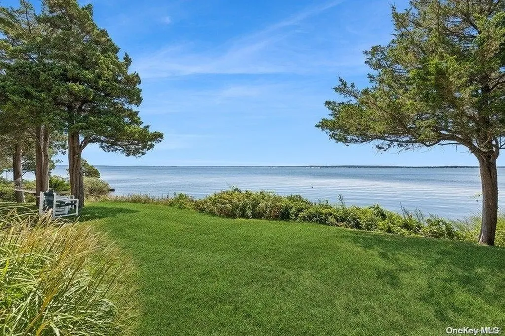 1487 Peconic Bay Boulevard Laurel NY 11948
