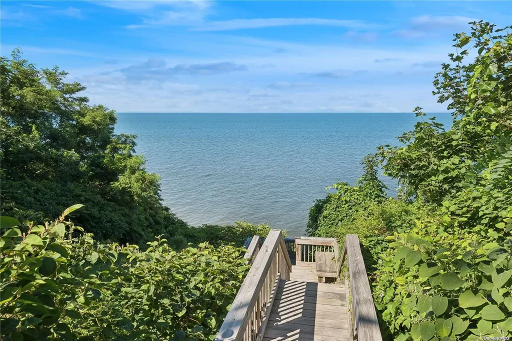 46 Cold Spring Drive Sound Beach NY 11789