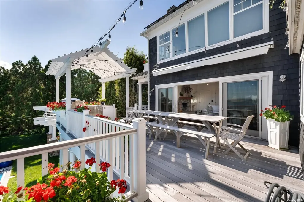 60 Middle Pond Road Southampton NY 11968