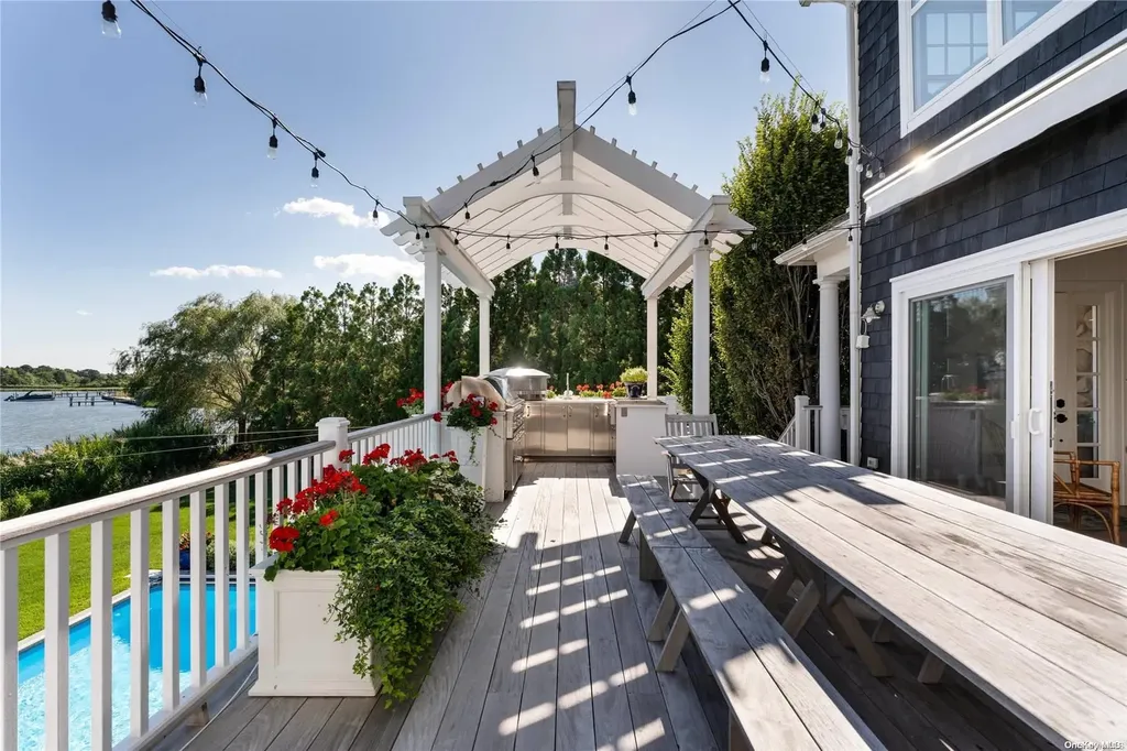 60 Middle Pond Road Southampton NY 11968