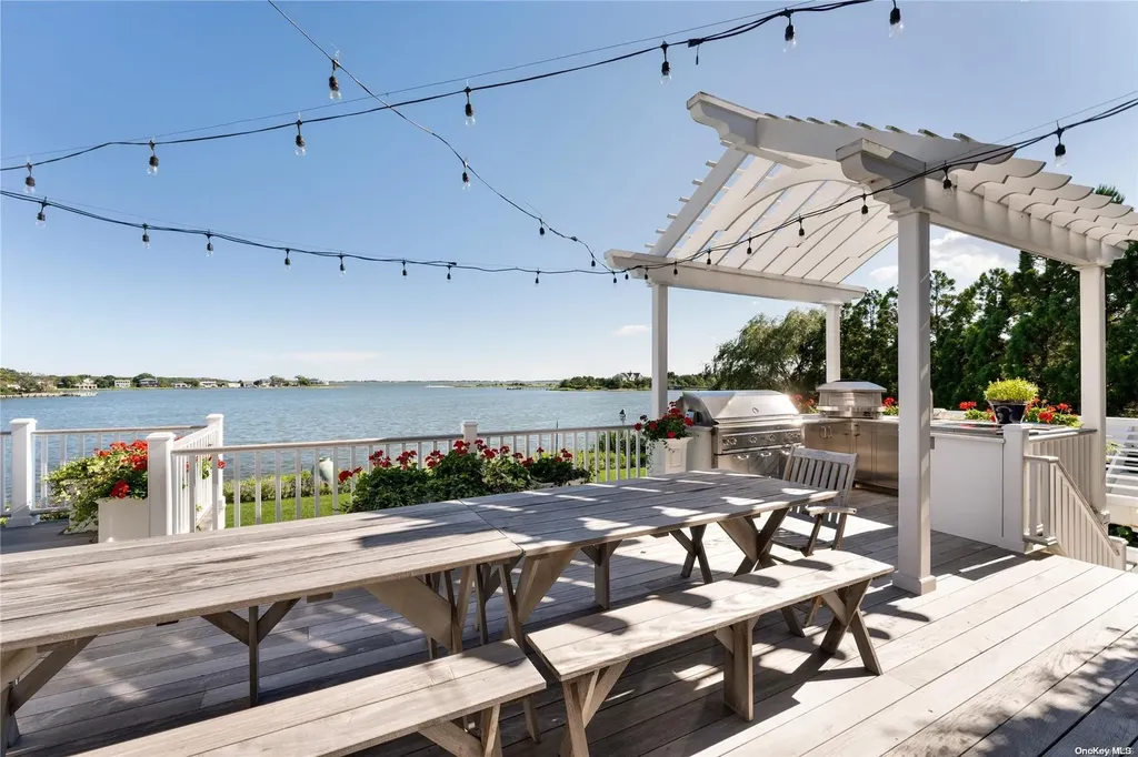 60 Middle Pond Road Southampton NY 11968