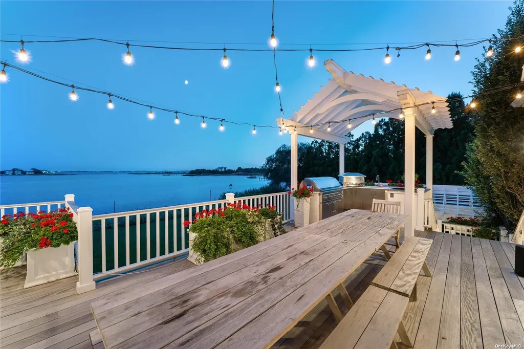 60 Middle Pond Road Southampton NY 11968