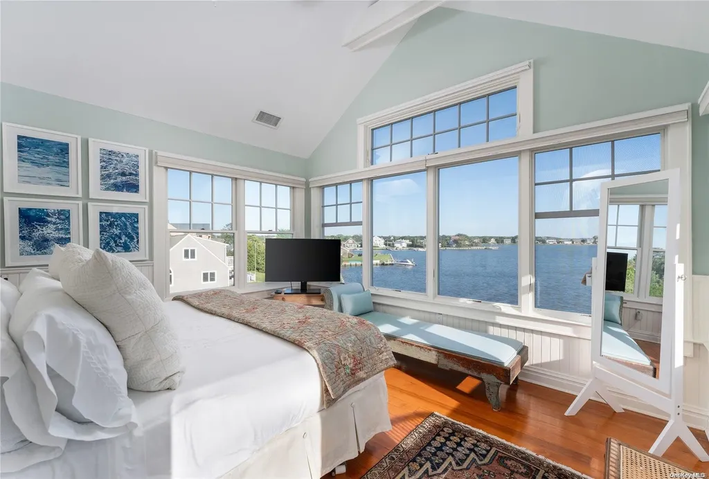 60 Middle Pond Road Southampton NY 11968