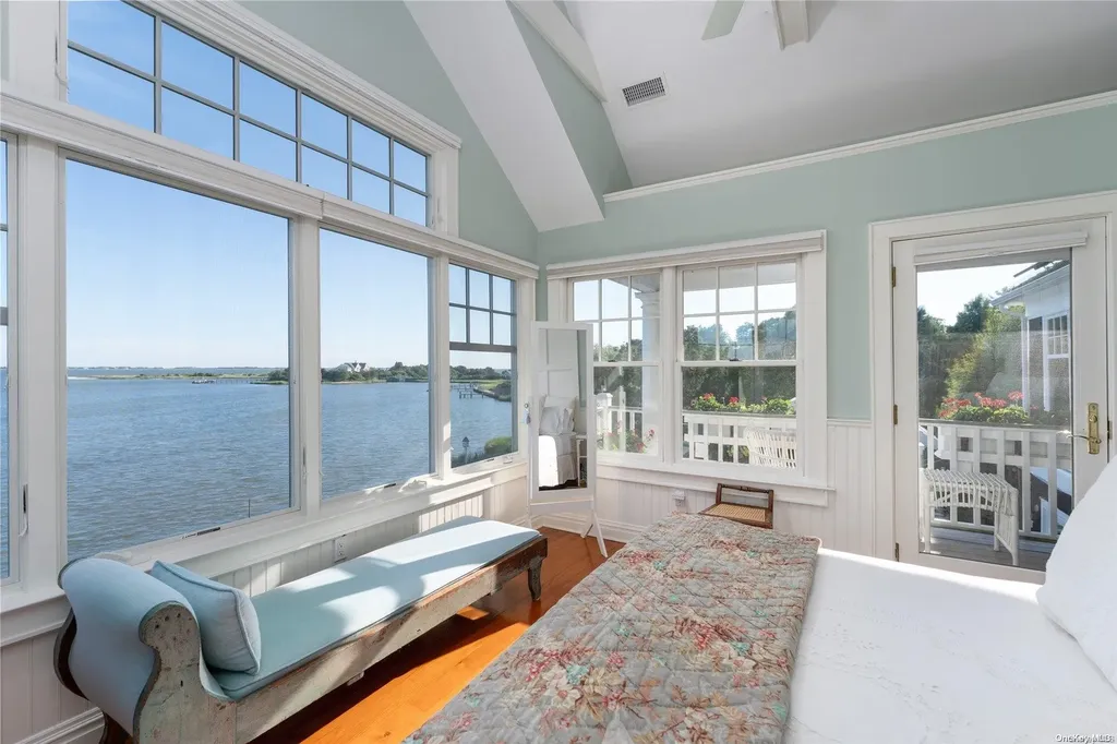 60 Middle Pond Road Southampton NY 11968