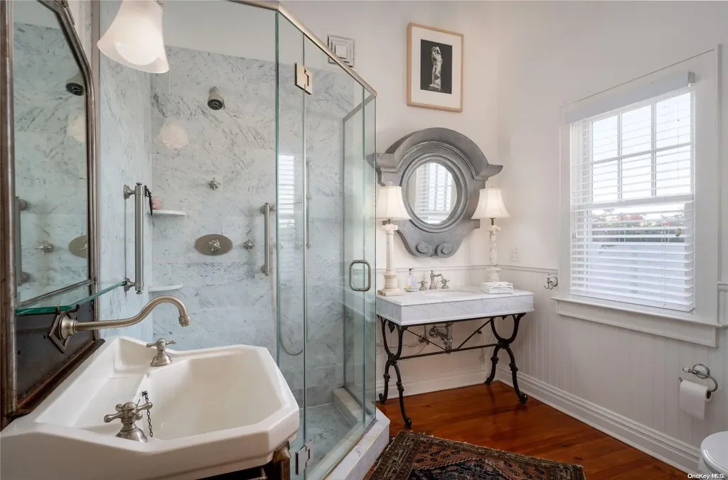 60 Middle Pond Road Southampton NY 11968