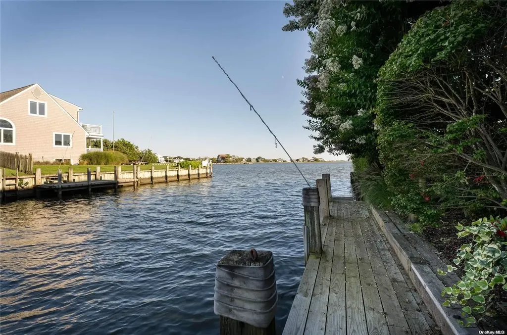 60 Middle Pond Road Southampton NY 11968
