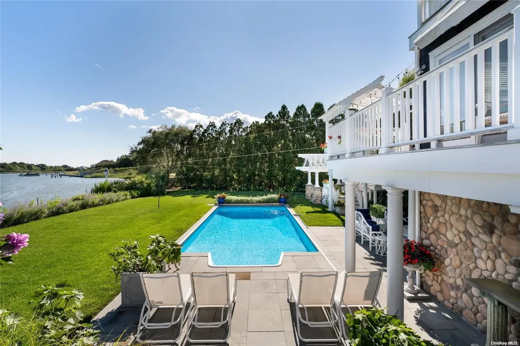 60 Middle Pond Road Southampton NY 11968