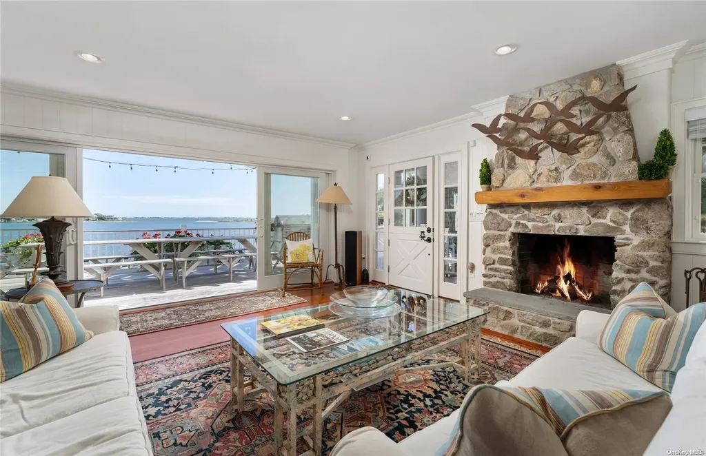 60 Middle Pond Road Southampton NY 11968
