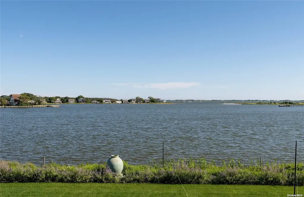 60 Middle Pond Road Southampton NY 11968