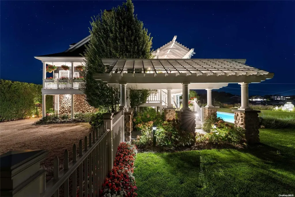60 Middle Pond Road Southampton NY 11968