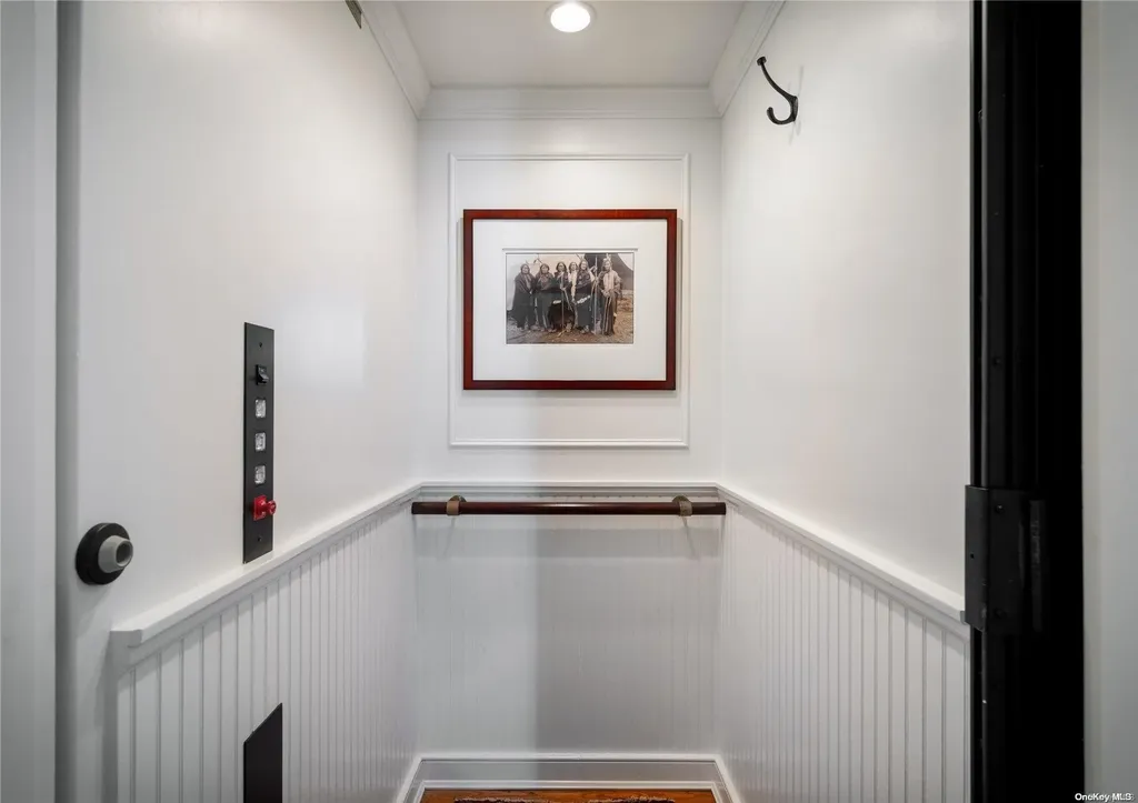 60 Middle Pond Road Southampton NY 11968