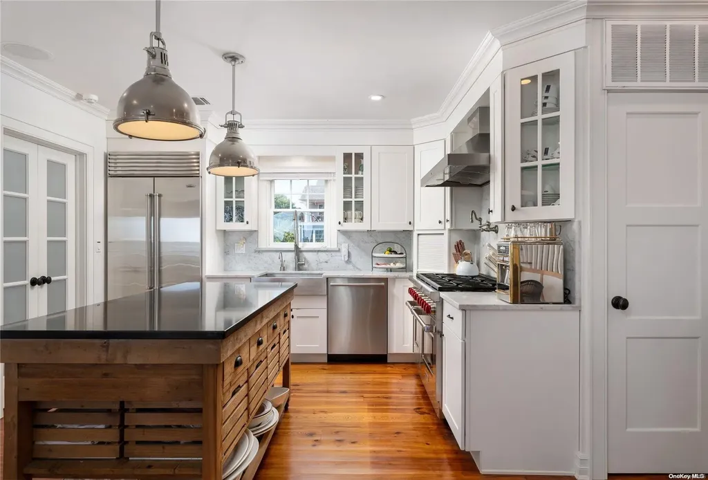 60 Middle Pond Road Southampton NY 11968