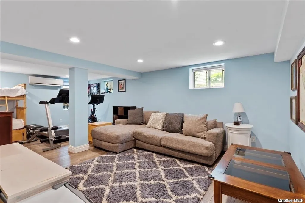 31 Linden Avenue Bethpage NY 11714