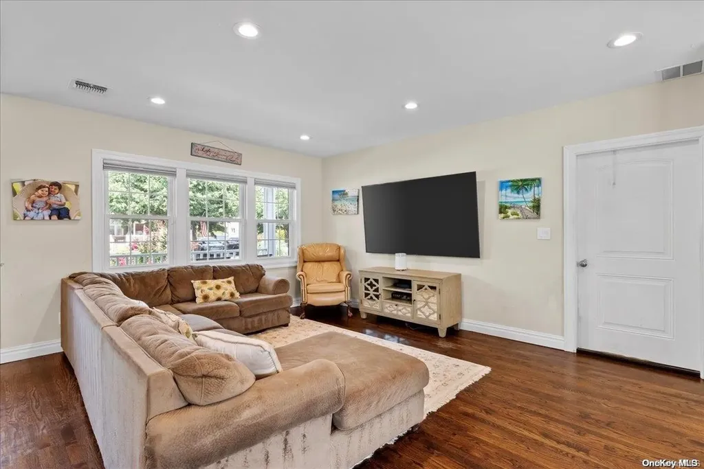 31 Linden Avenue Bethpage NY 11714