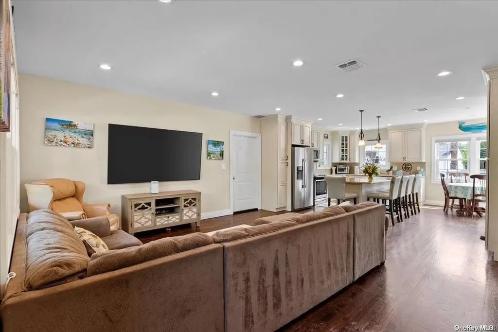 31 Linden Avenue Bethpage NY 11714