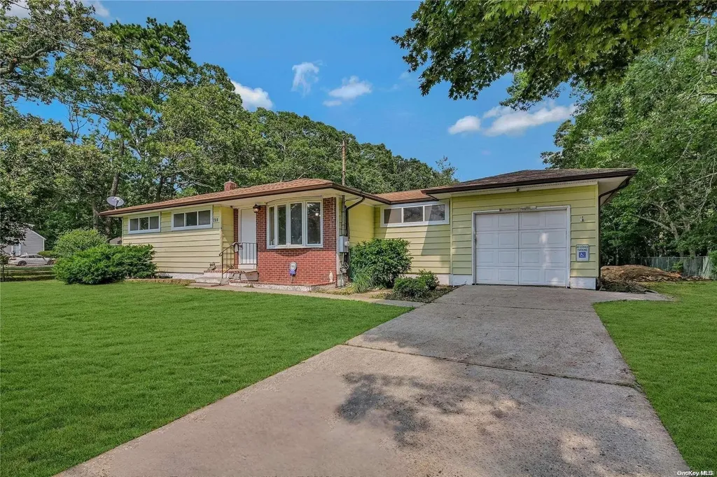 269 Whittier Drive Mastic Beach NY 11951