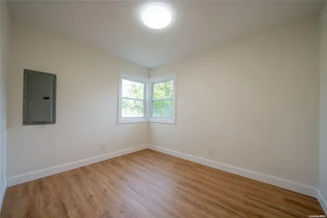 102 6th Street Lindenhurst NY 11757