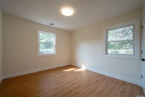 102 6th Street Lindenhurst NY 11757