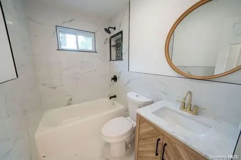 102 6th Street Lindenhurst NY 11757