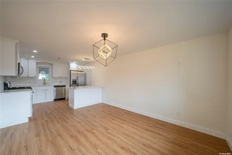 102 6th Street Lindenhurst NY 11757