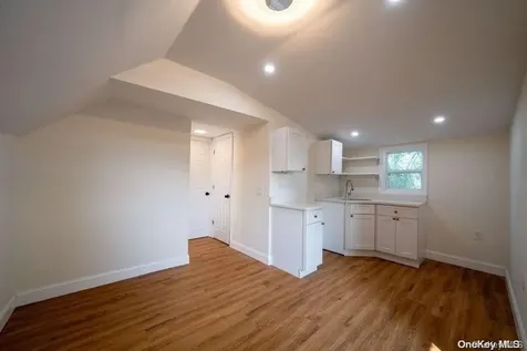 102 6th Street Lindenhurst NY 11757