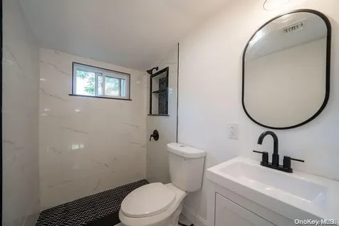 102 6th Street Lindenhurst NY 11757