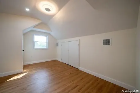 102 6th Street Lindenhurst NY 11757