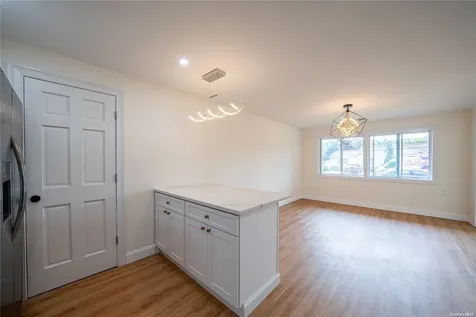 102 6th Street Lindenhurst NY 11757