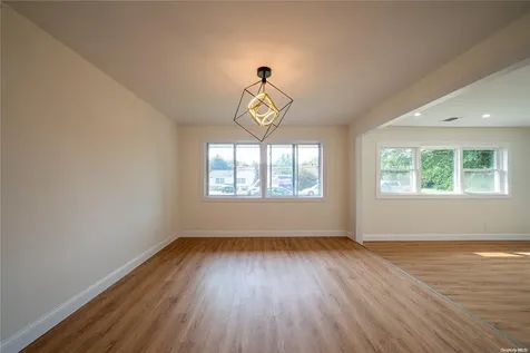 102 6th Street Lindenhurst NY 11757