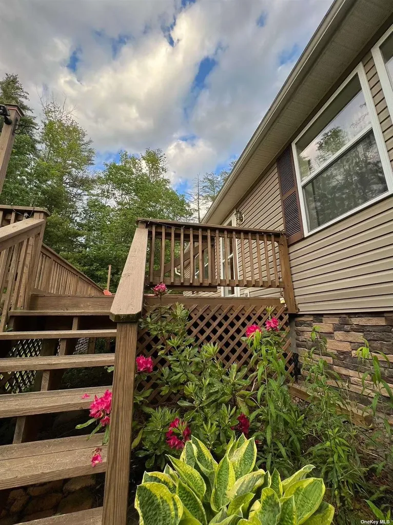 9 Pinekill Lane Windham NY 12496