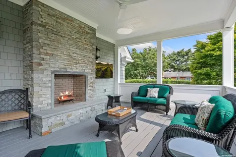 6 Assups Neck Lane Quogue NY 11959