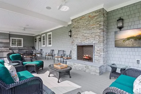 6 Assups Neck Lane Quogue NY 11959