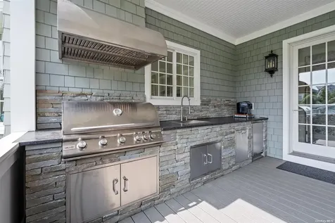 6 Assups Neck Lane Quogue NY 11959