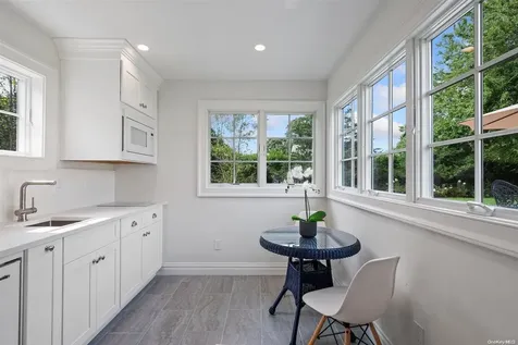 6 Assups Neck Lane Quogue NY 11959