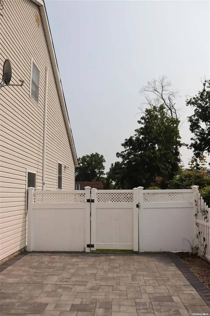 88 E Roosevelt Avenue Roosevelt NY 11575