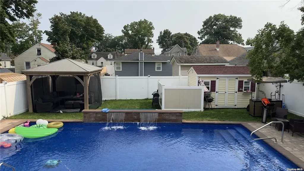 88 E Roosevelt Avenue Roosevelt NY 11575