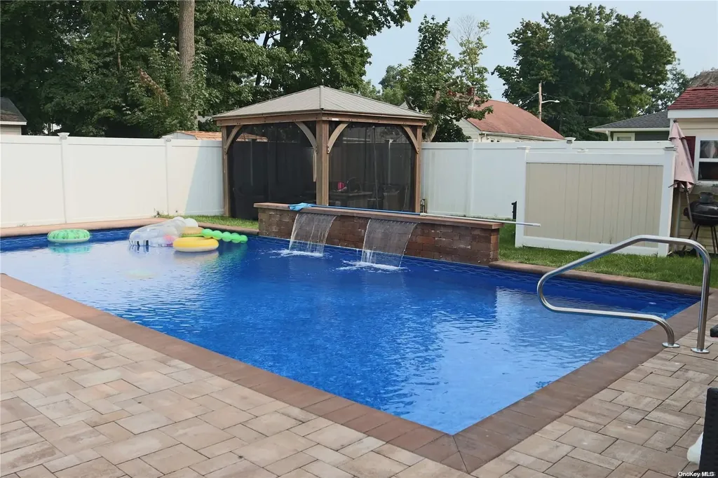 88 E Roosevelt Avenue Roosevelt NY 11575