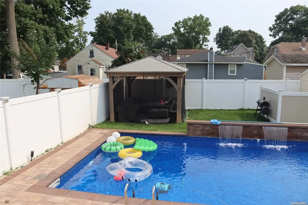 88 E Roosevelt Avenue Roosevelt NY 11575