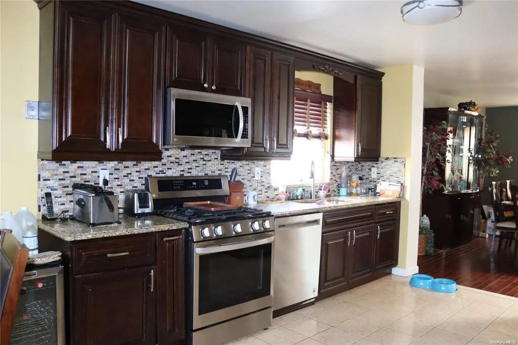 88 E Roosevelt Avenue Roosevelt NY 11575