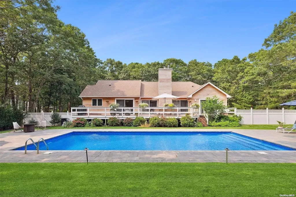 2 Douglas Court Hampton Bays NY 11946