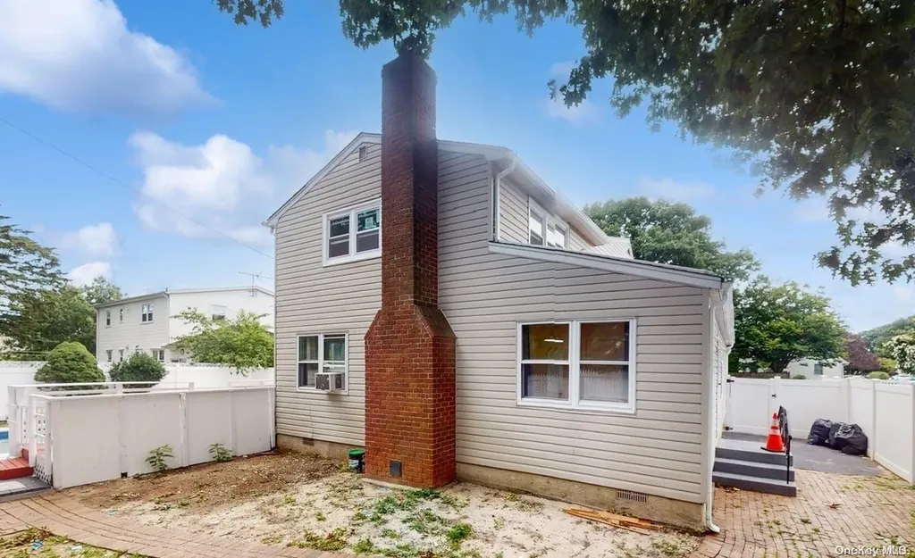 344 Nursery Lane Westbury NY 11590