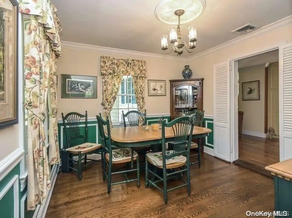 2 Mill Road Glen Head NY 11545